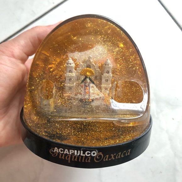 Acapulco Snow Globe! - Picture 2 of 2